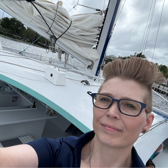 Meet your Posher, Laura - Picture 1 of 1